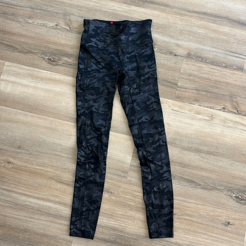 Spanx camo legging, like new